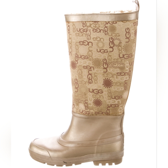UGG Shoes - VTG Y2K UGG Wallingford Wellies Gold Sheepskin Logo Print Rain Boots Women's 7